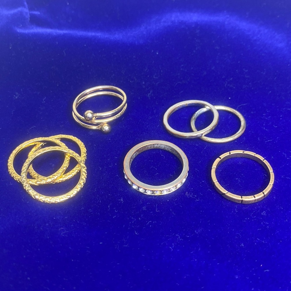 8 Costume Rings